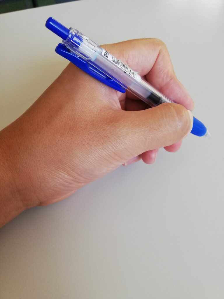I have a pen.だったら「私は、ペンを持っている」になります。