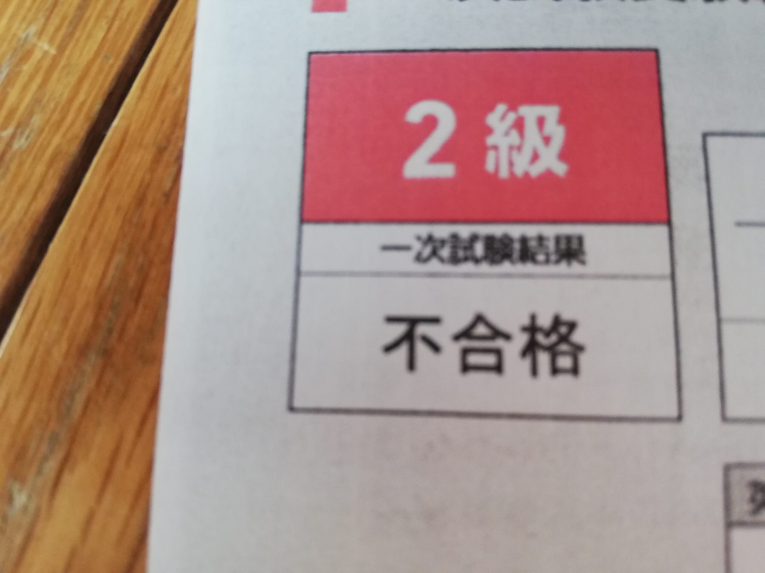 it makes me sad. 「それは私を悲しくさせる」